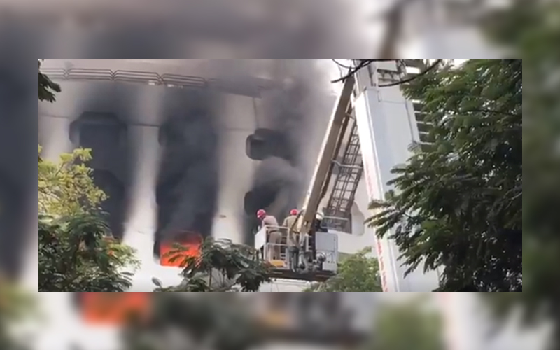 Massive fire breaks out at Khan Lateef Khan building