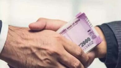 CBI nabs Bank employee, aide in bribe case