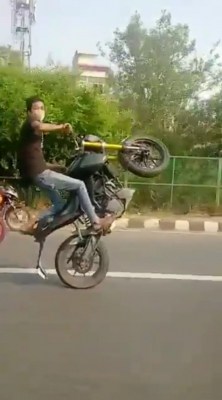 High on adrenaline: Bikers caught performing daring stunts on Delhi roads