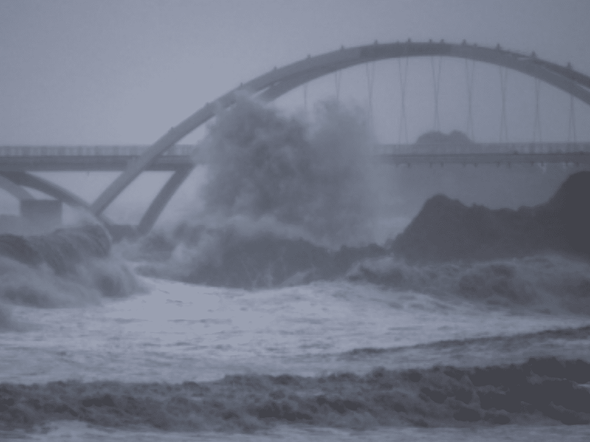 Typhoon Chaba makes landfall in China