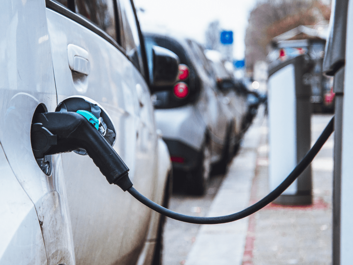 Govt sanctions Rs 800 cr for installing 7,432 EV fast charging stations