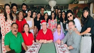 Suhana Khan makes surprise appearance in Alia's Christmas fam jam pic