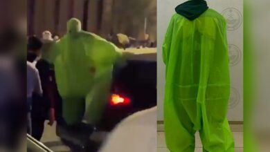 Video: Saudi Arabia arrests green man for obstructing traffic in Al-Ahsa