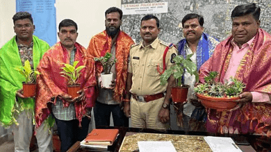 Hyderabad: Police felicitate 6 persons for saving woman’s life from jilted lover