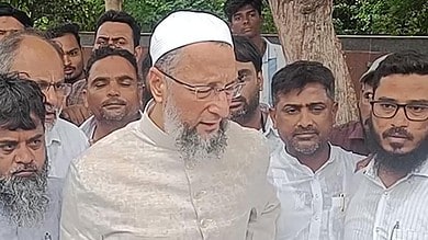 Asaduddin Owaisi meets AIMIM ward members at Nizamabad jail