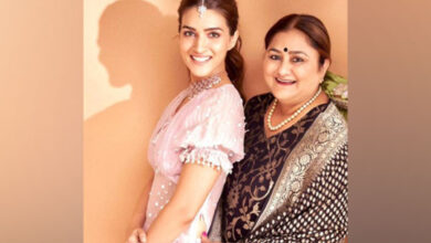 "Bhavana ko samjho": Kriti Sanon's mom pens cryptic note amid 'Adipurush' row