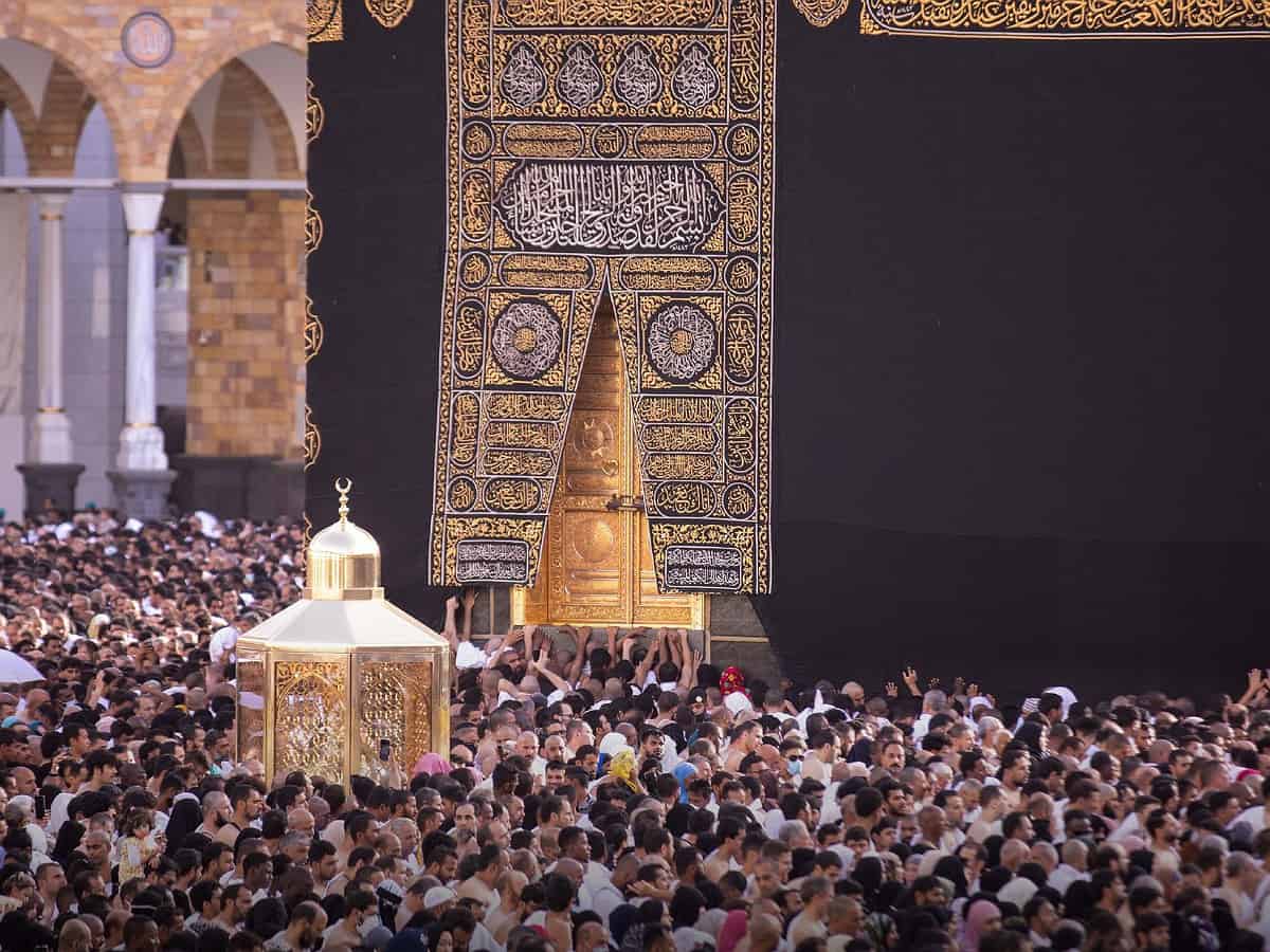 Saudi Arabia issues advisory on visitors rights, transporting Umrah performers