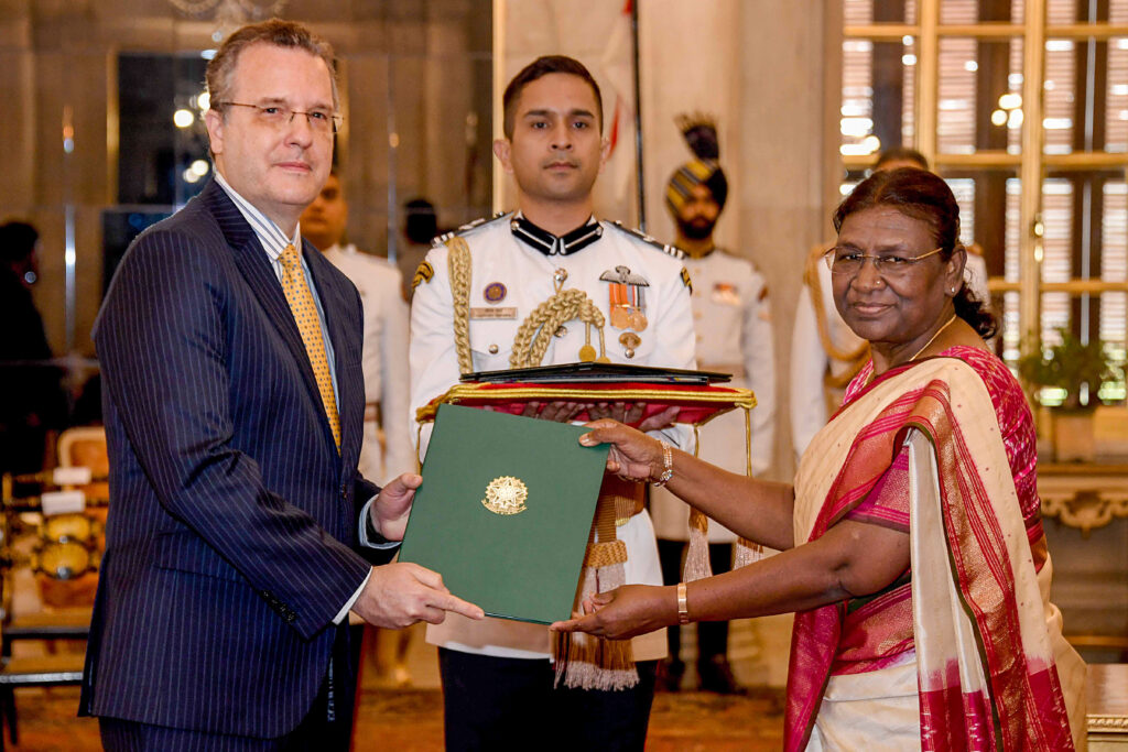 President Murmu accepts credentials from envoys of five nations