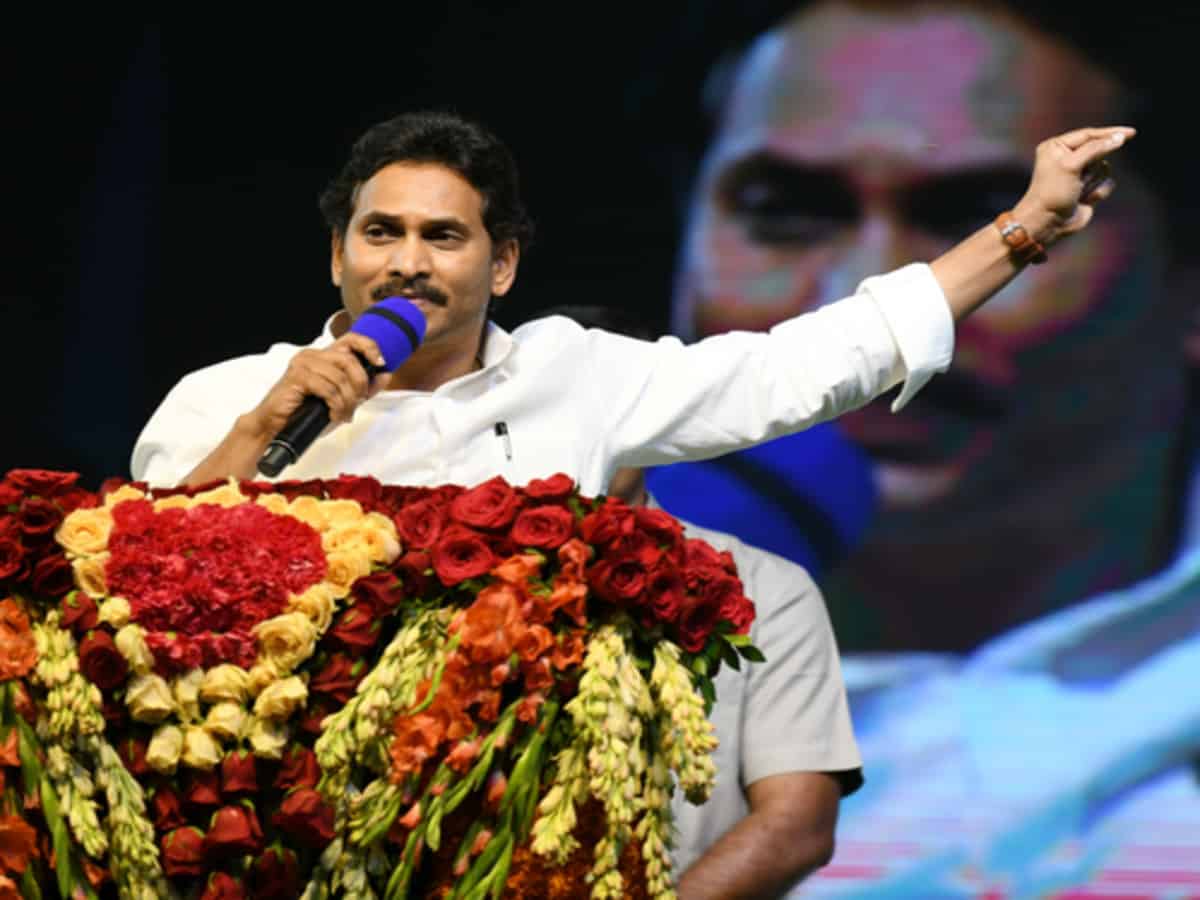 Naidu's campaigners are mostly residents of Telangana: Jagan