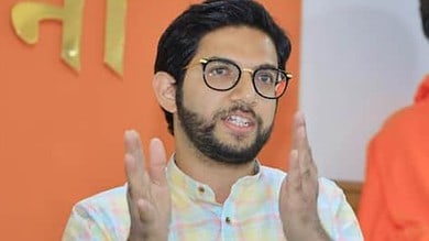 FIR against Aditya Thackeray for illegally inaugurating Mumbai Bridge