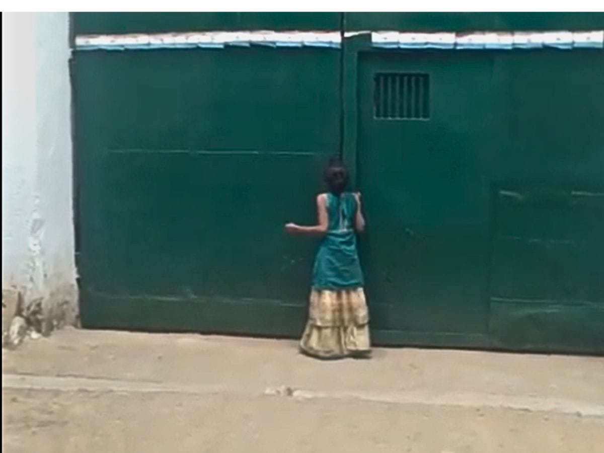 Watch: Girl crying in front of Kurnool jail to meet her mother