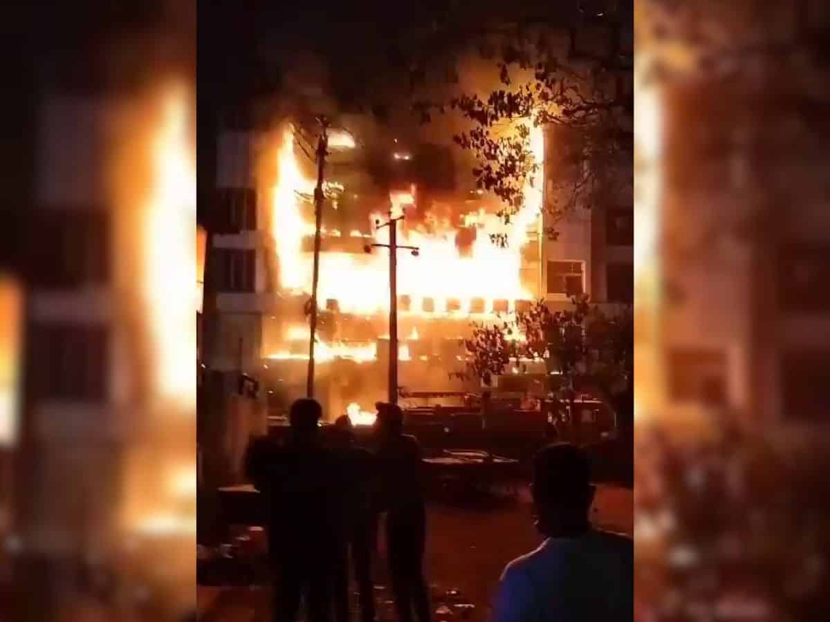 Video: Massive fire breaks out at shopping mall in Telangana