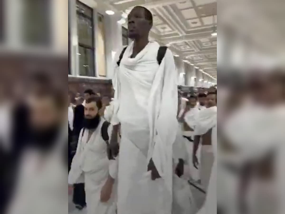 Viral video: 8 feet tall man caught attention in Makkah's Grand Mosque