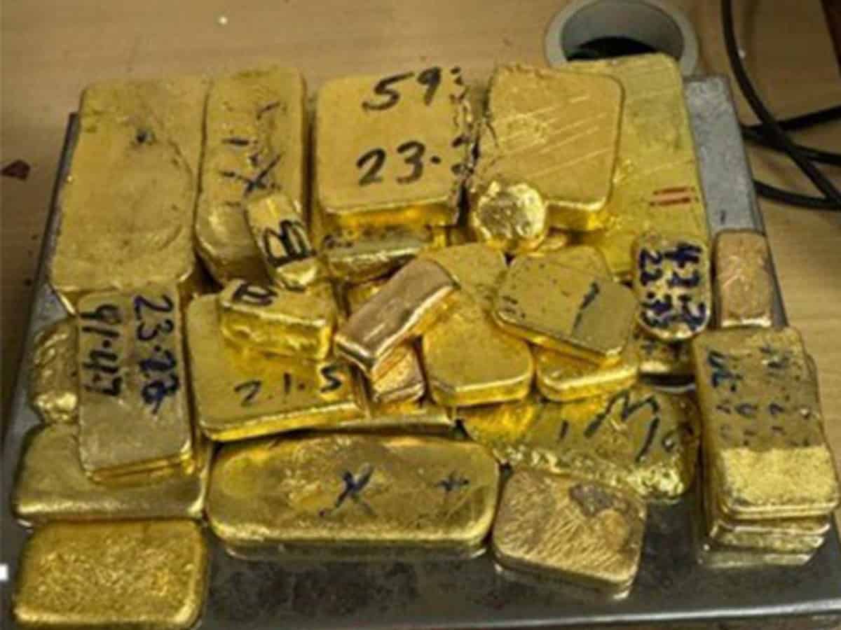 Mumbai: Indian flyer smuggles 2.6 kg gold from UAE, held