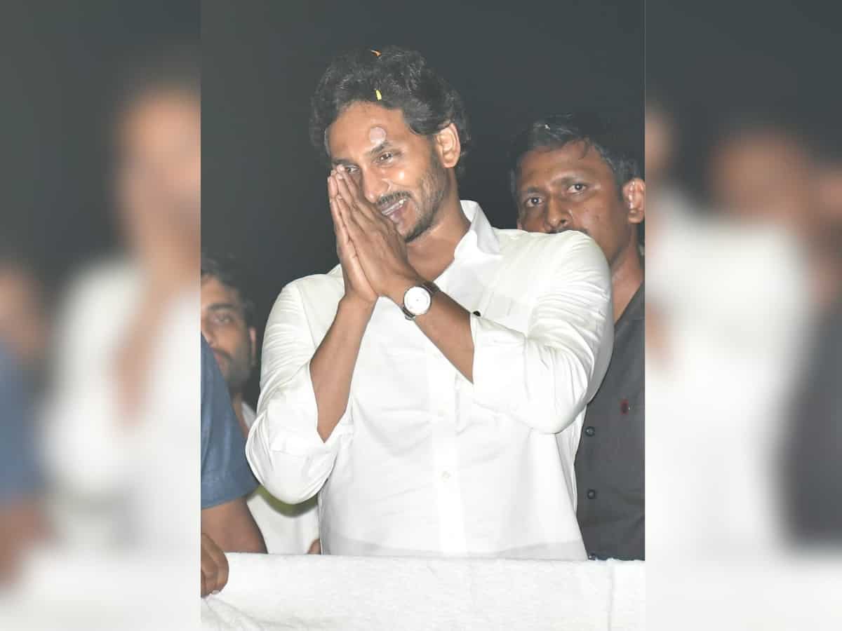 Stone attack on Jagan ignites war of words among AP parties