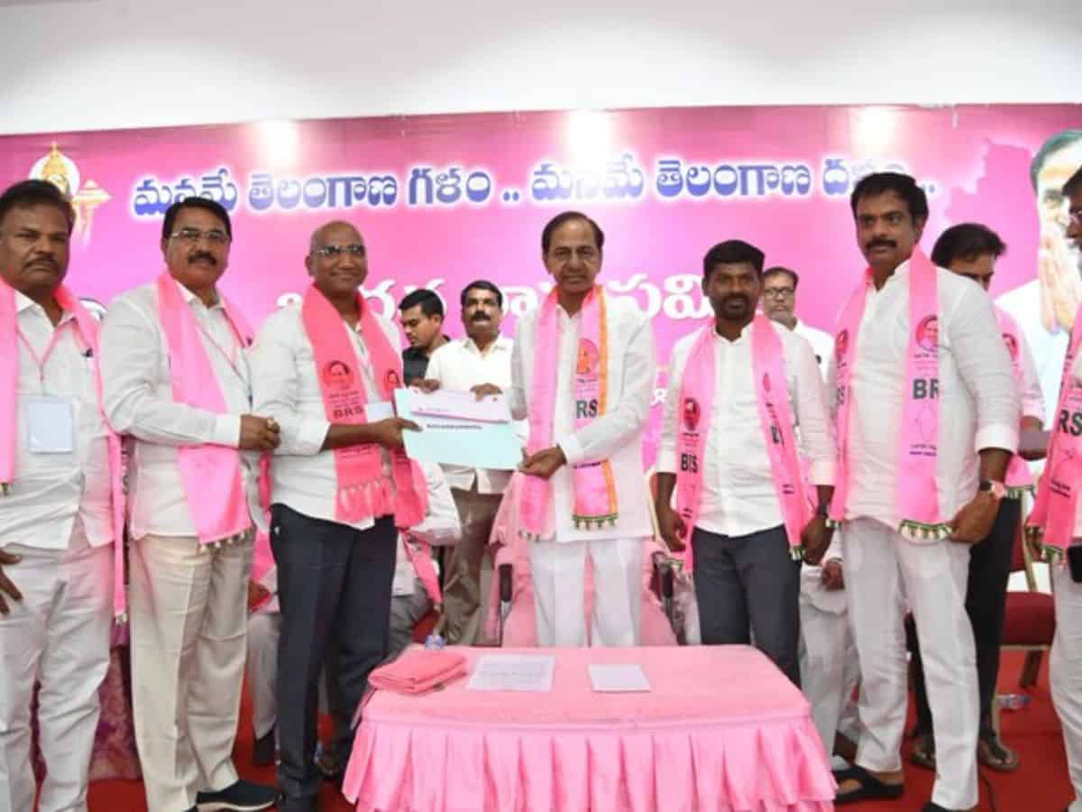 KCR held a review meeting with party leaders at Telangana Bhavan on Thursday