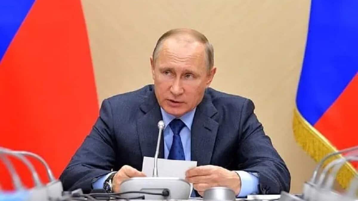 Russian President Vladimir Putin addresses a meeting
