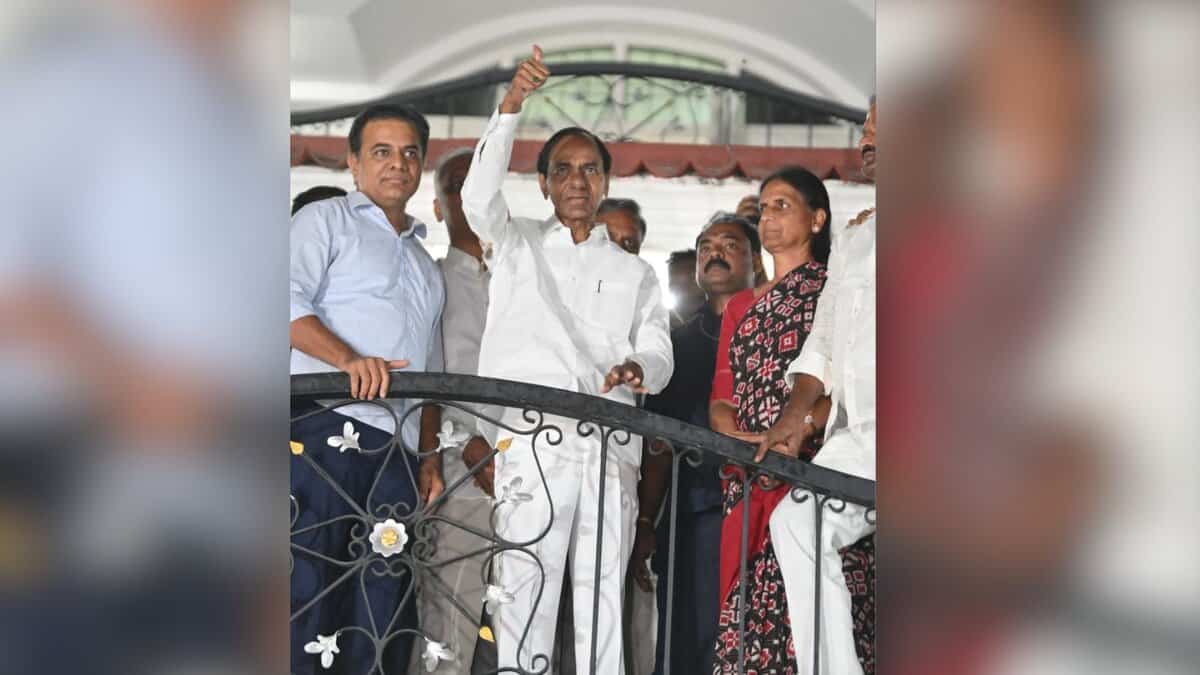 BRS supremo and former chief minister KCR waves to his supporters after the five-hour questioning by the SIT in the phone tapping case. He is flanked by his son and Working President KTR and former education minister Sabitha Reddy
