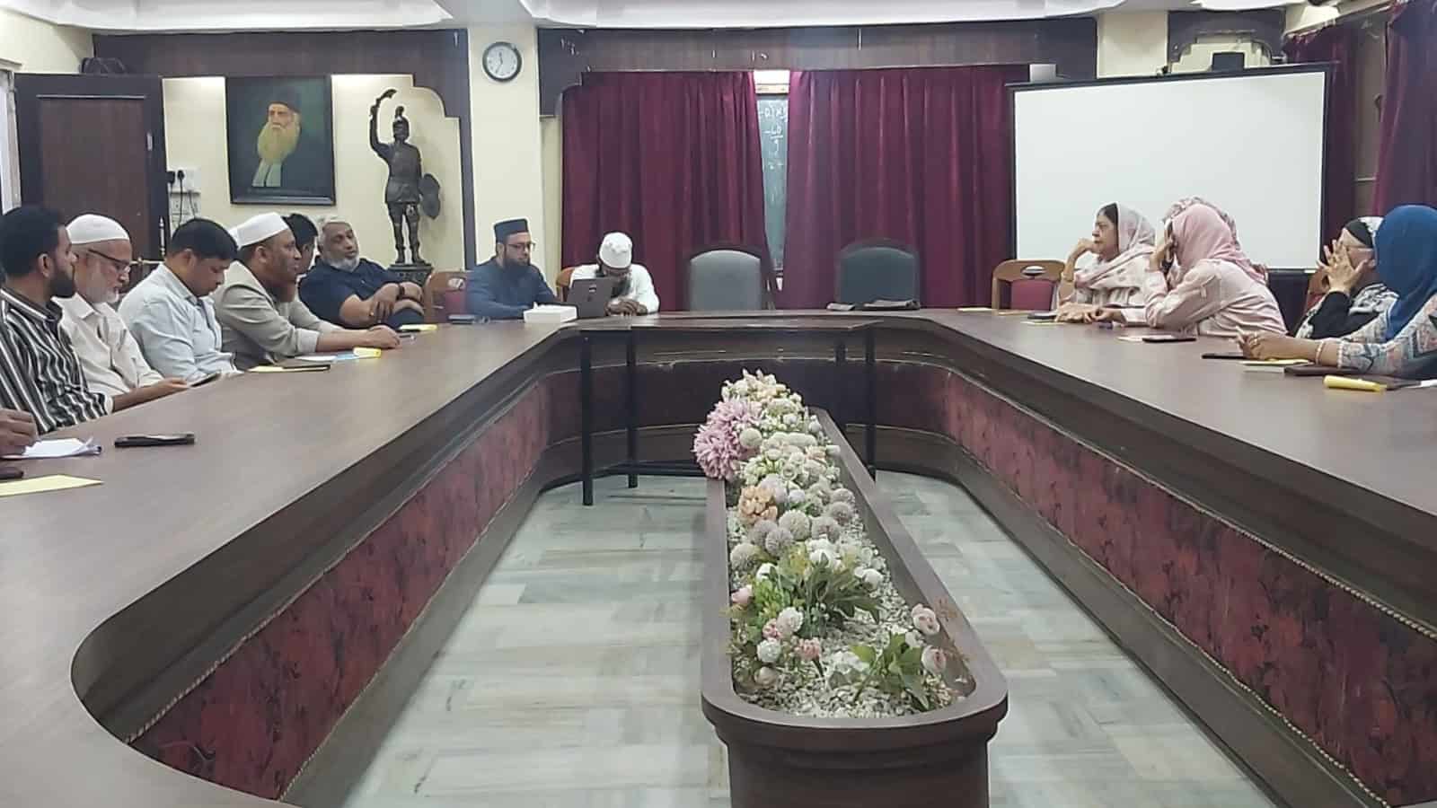 Community leaders and NGO representatives discuss mosque networks for community mobilisation in Hyderabad.