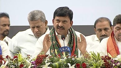 Chief Minister speaking at the launch event for 1 lakh Indiramma LIG houses in CURE.