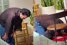 Atif Aslam offering salah at a cafe