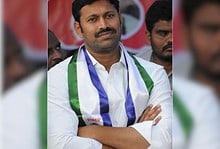 Kadapa MP Avinash Reddy reaches Hyderabad with mother