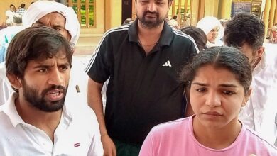 Wrestlers Bajrang Punia and Sakshi Malik during the 'mahapanchayat' in Sonipat (Photo: PTI)