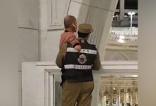 Watch: Saudi security helps disabled pilgrim to see Kaaba