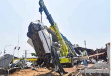 Mumbai billboard collapse: Search and rescue operation continues after 21 hrs