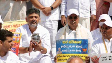 Siddaramaiah holds dharna protesting Centre's 'injustice' in funds to Karnataka