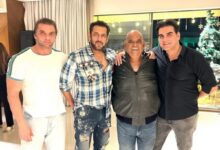 Salman Khan gets emotional remembering Satish Kaushik at 'Patna Shuklla' screening