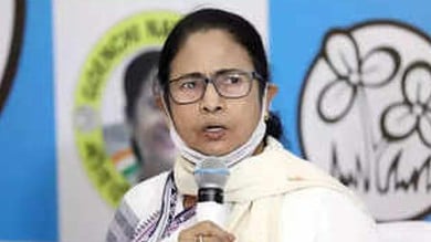 Mamata's offer to cook food for PM Modi stirs controversy