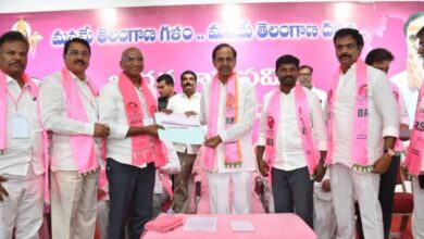 KCR held a review meeting with party leaders at Telangana Bhavan on Thursday