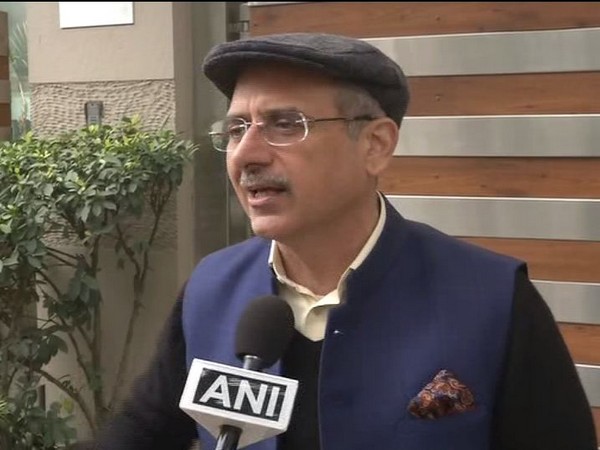 Nalin Kohli slams Shashi Tharoor for jibe at UP CM’s holy dip in Sangam