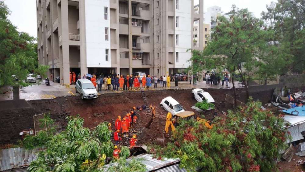 Pune-wall-collapse