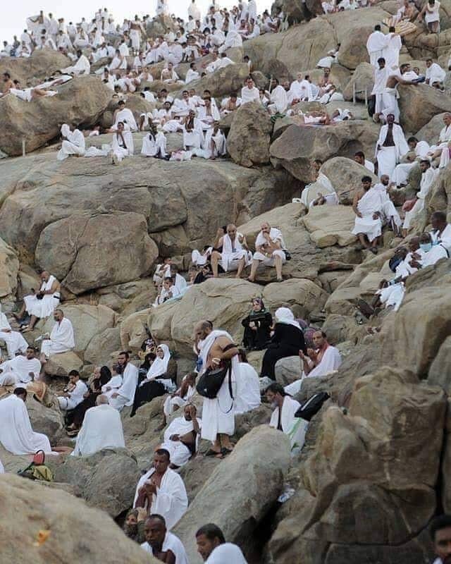 Pilgrims-throng-Mount-Arafat-to -seek-forgiveness-and-mercy-of-Allah-Twitter