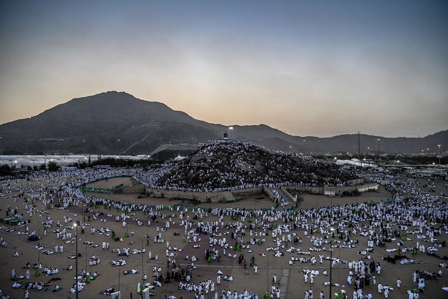 Pilgrims-throng-Mount-Arafat-to -seek-forgiveness-and-mercy-of-Allah-Twitter
