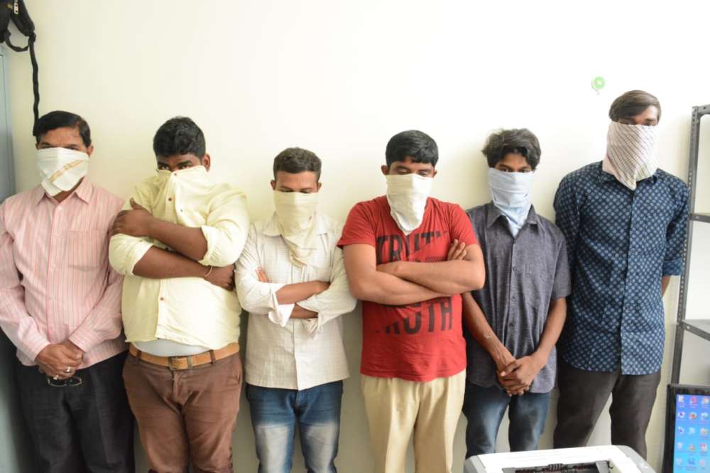 5-member gang held for property offences