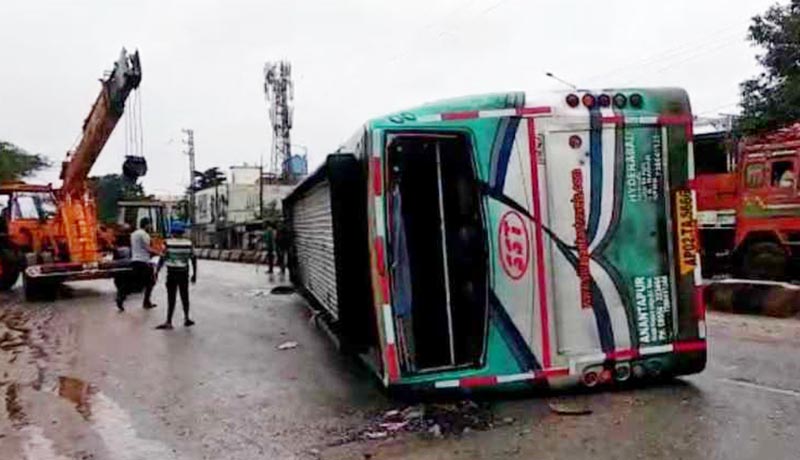 Private Bus Overturns Near Zoo Park in Hyderabad, Many injured