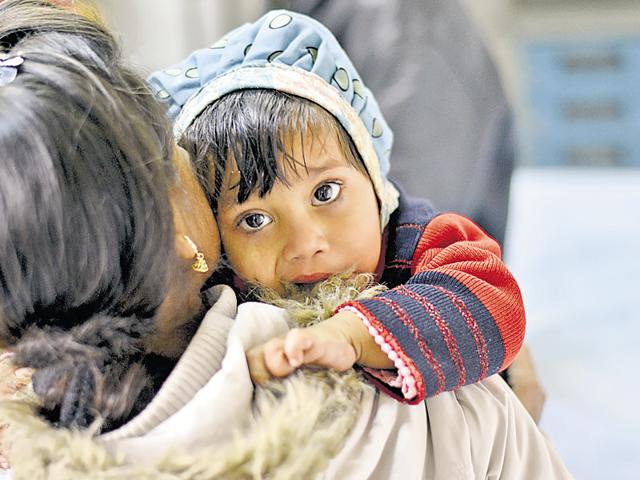 Woman pushes 2-yr daughter in front of moving bus