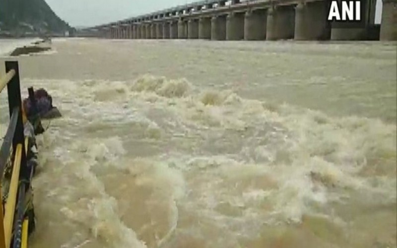 AP: First level warning continues in Godavari basin