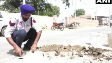 Punjab: Meet traffic cop who fills up potholes on Bhatinda roads