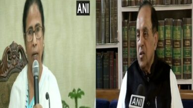Mamata greets Swamy on his 80th birthday