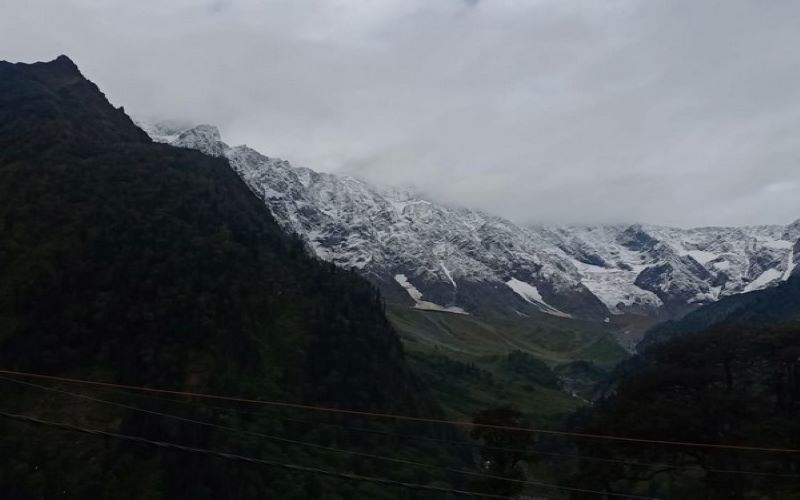 Himachal Pradesh: Fresh snow near Manali