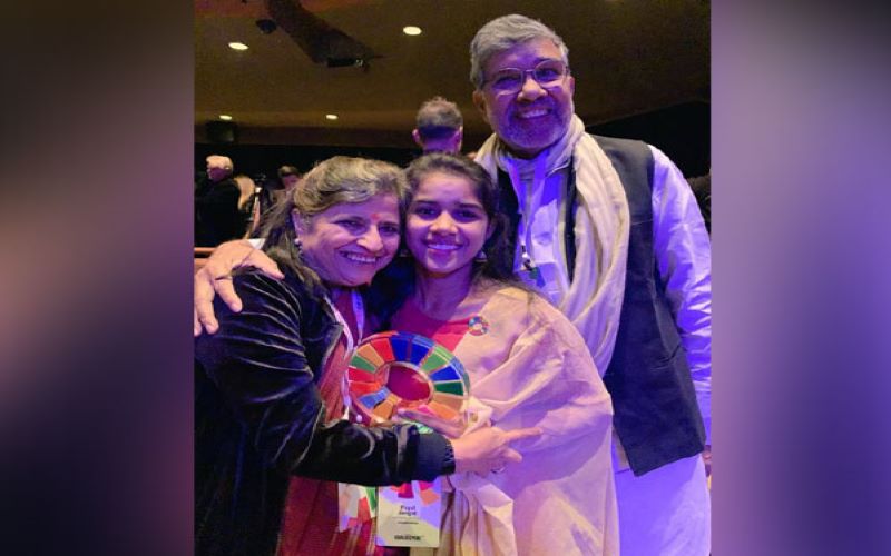 Satyarthi congratulates Payal Jangid for winning Changemaker award