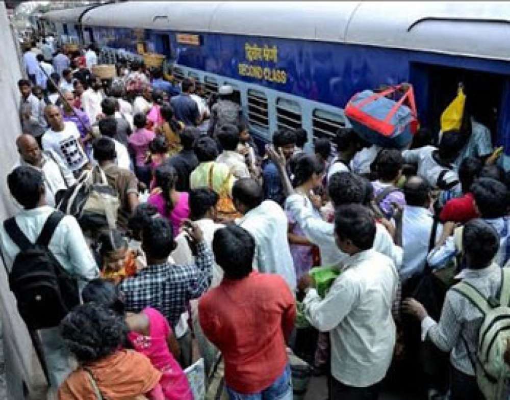 RTC strike: Travellers throng Railway stn