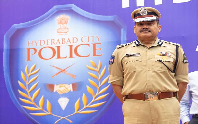 Hyderabad: CP suspends 5 cops for failing to file complaint