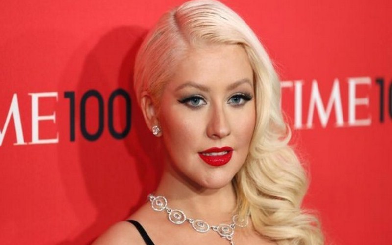Christina Aguilera: Music industry is full of wolves