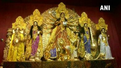 WB: Durga idol made of 50kg gold installed at pandal in Kolkata
