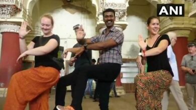 Guide introduces tourists to rich Tamil culture through Bharatanatyam